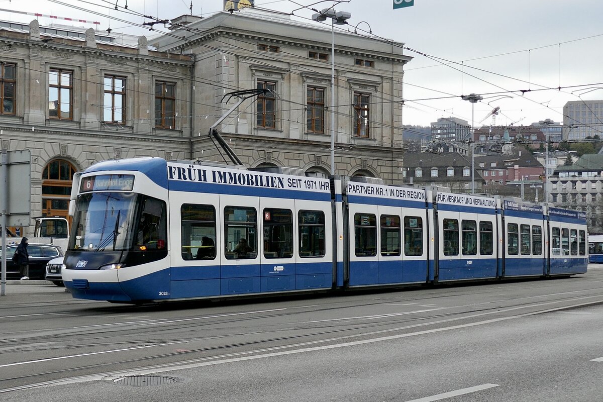 Cobra Be 5/6 3028 der VBZ am 4.4.23 beim Hauptbahnhof Zürich.
