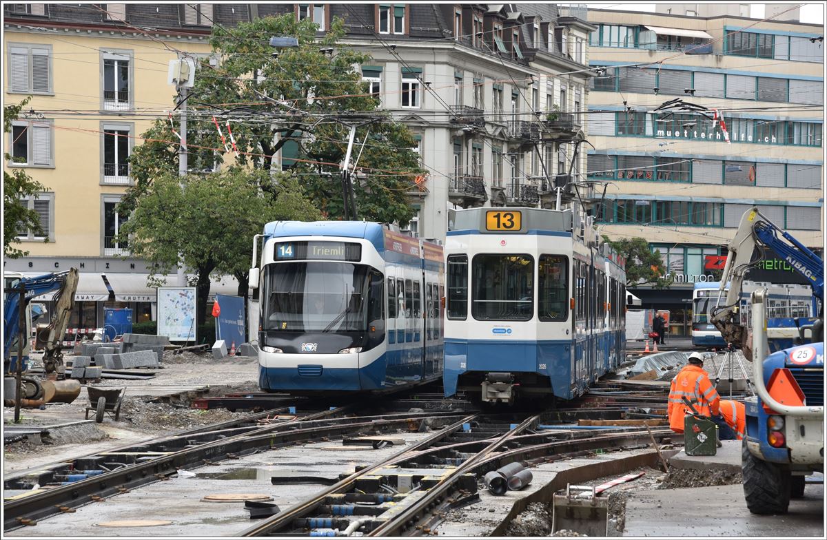 Cobra und Tram2000 sind die regelmässigen Fahrzeuge der VBZ in Zürich. (02.09.2017)