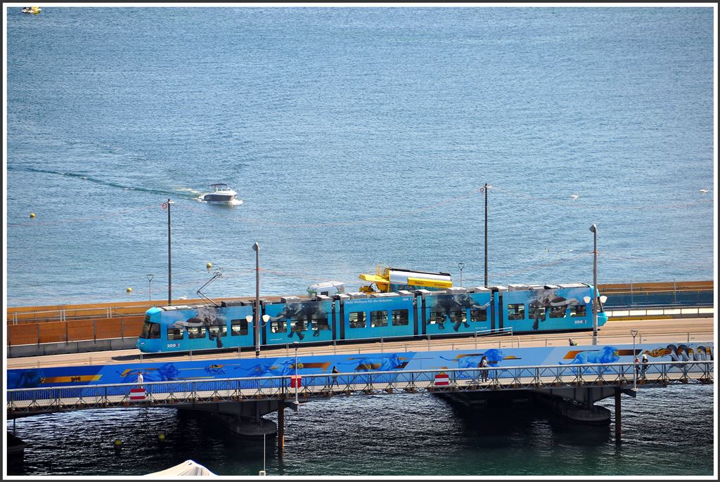 Cobratram auf der Zürcher Quaibrücke. (28.05.2015)