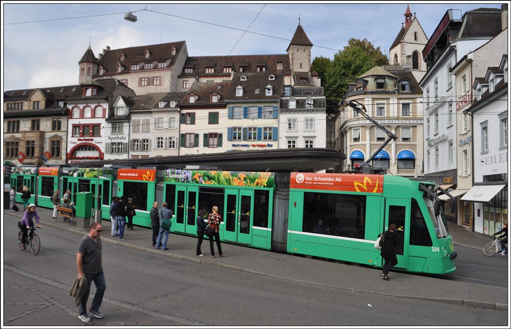 Combino 324 am Barfüsserplatz in Basel (04.09.2014)