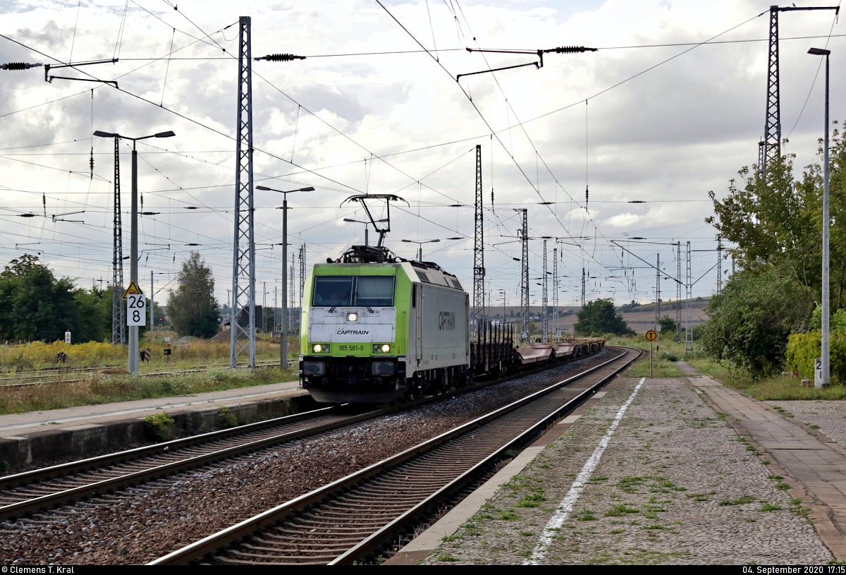 Container- bzw. KLV-Zug (leer) mit 185 581-6 durchfährt den Bahnhof Röblingen am See auf Gleis 2 Richtung Teutschenthal.

🧰 Akiem S.A.S., vermietet an die ITL Eisenbahngesellschaft mbH (ITL)
🚩 Bahnstrecke Halle–Hann. Münden (KBS 590)
🕓 4.9.2020 | 17:15 Uhr