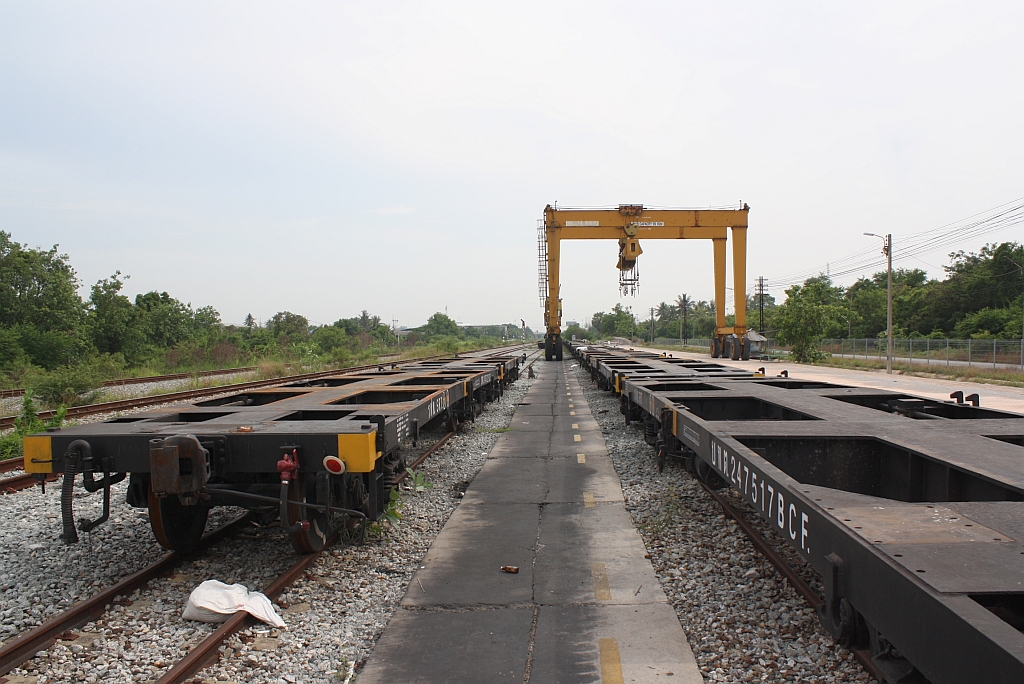 Containerterminal des Bf. Chon Buri am 30.Mai 2013.