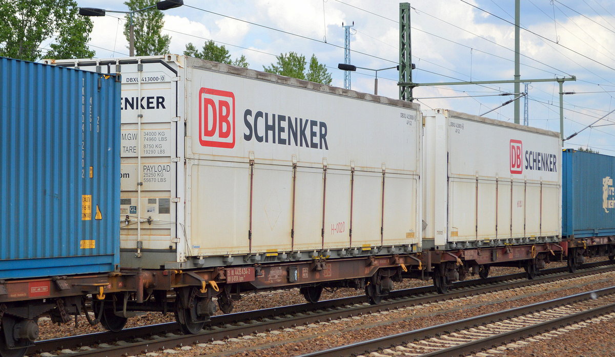 Containertragwagen der DB Cargo AG mit der Nr. 25 RIV 80 D-BTSK 4435 434-2 Lgns 583 beladen mit DB/SCHENKER Wechselbrücke am 21.05.19 Bf. Flughafen Berlin-Schönefeld.