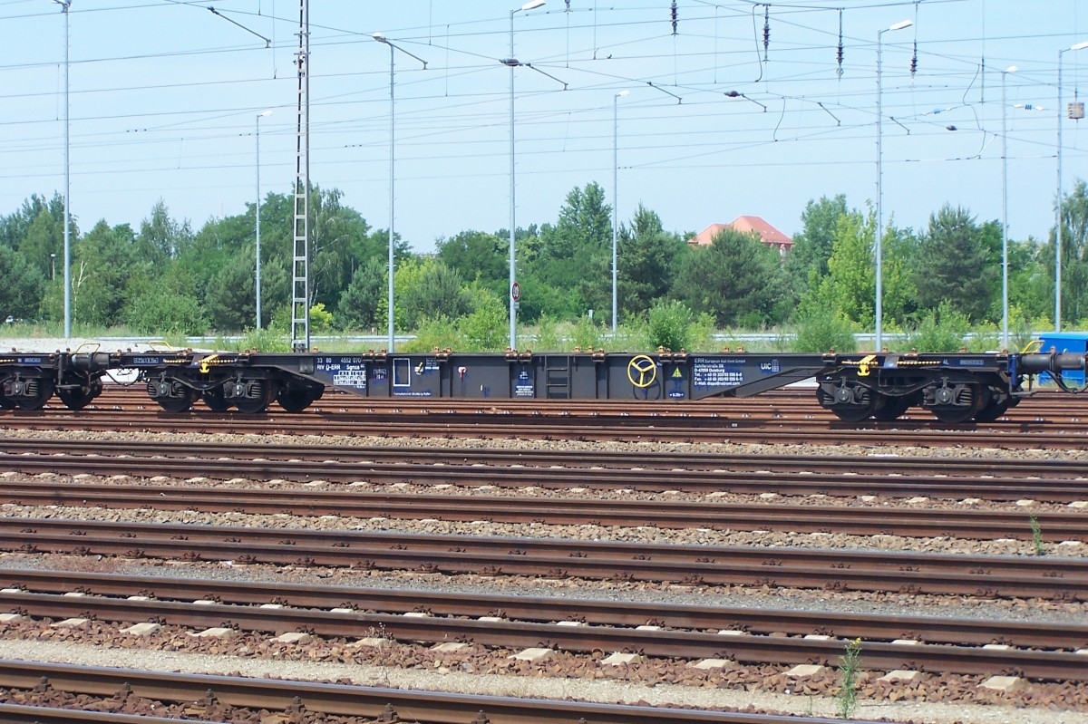 Containerwagen Sgnss  von ERR (European Rent Rail GmbH, Duisburg)  am 13.6.2015 im Bf. Cottbus. Wagennummer 33 80 4552 070-6 RIV D-ERR Sgnss 60.