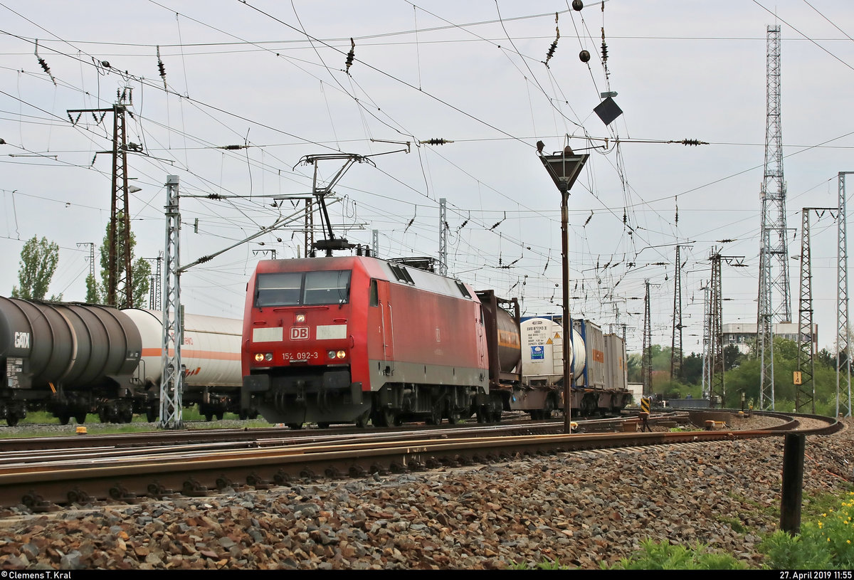 Containerzug mit 152 092-3 DB fährt in Großkorbetha auf der Bahnstrecke Halle–Bebra (KBS 580) Richtung Naumburg(Saale)Hbf.
[27.4.2019 | 11:55 Uhr]