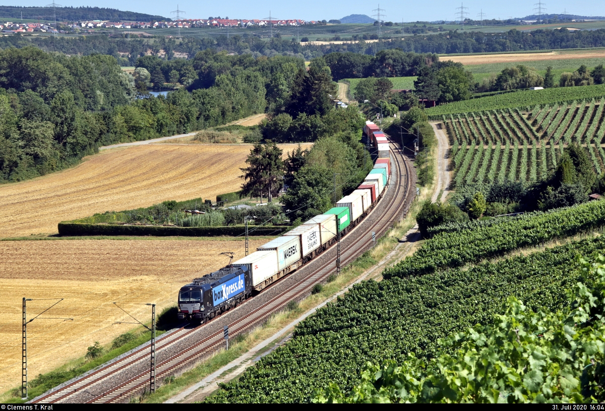 Containerzug mit 193 609-5 (X4 E - 609 | Siemens Vectron) unterwegs bei Nordheim (Württemberg) Richtung Heilbronn Gbf.

🧰 Mitsui Rail Capital Europe GmbH (MRCE), vermietet an die DB Fahrwegdienste GmbH, untervermietet an die boxXpress.de GmbH
🚩 Bahnstrecke Stuttgart–Würzburg (Frankenbahn | KBS 780)
🕓 31.7.2020 | 16:04 Uhr