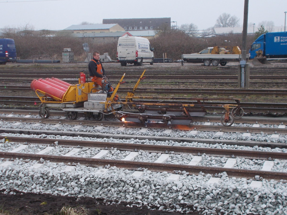 Cooler Job auf einem Selbstbau.Aufnahme am 29.März 2017 in Bergen/Rügen.