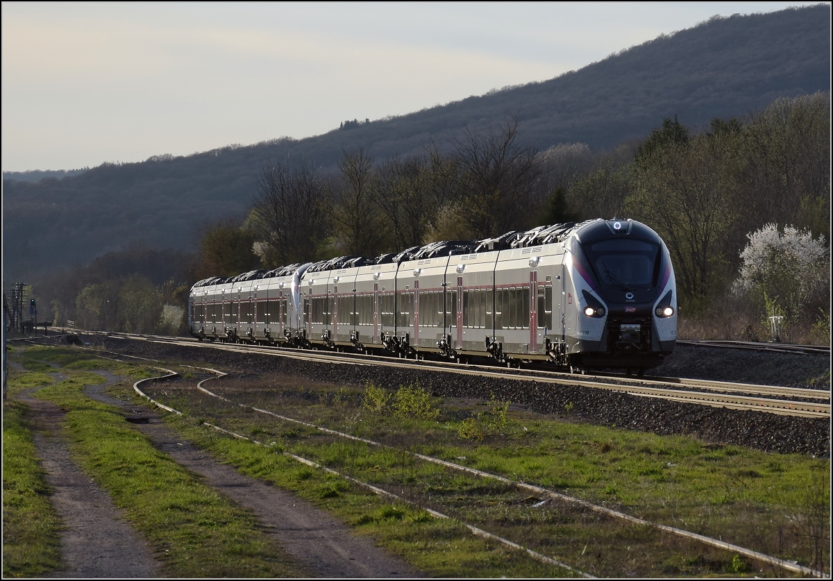 Coradia Liner Intercit�s B85013/14 als Zweikrafttriebzug nach Belfort Triebzugnummer ist IC 107, der zweite Triebzug ist IC 109. Champagney, M�rz 2017.