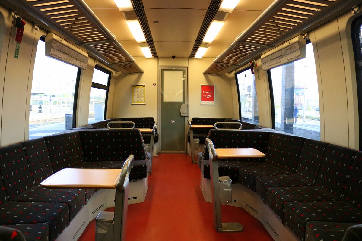  Couch to go  heißt hier das Motto in der innovativen Sitzlandschaft in 9442 804 (Bombardier Talent 2) von Abellio Rail Mitteldeutschland als RB 74608 (RB20) von Halle(Saale)Hbf nach Eisenach. [1.5.2017 - 7:12 Uhr]