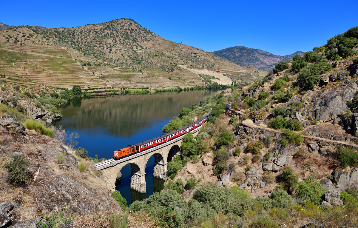 CP 1454 mit IR 868 am 10.09.2024 bei Vesúvio.