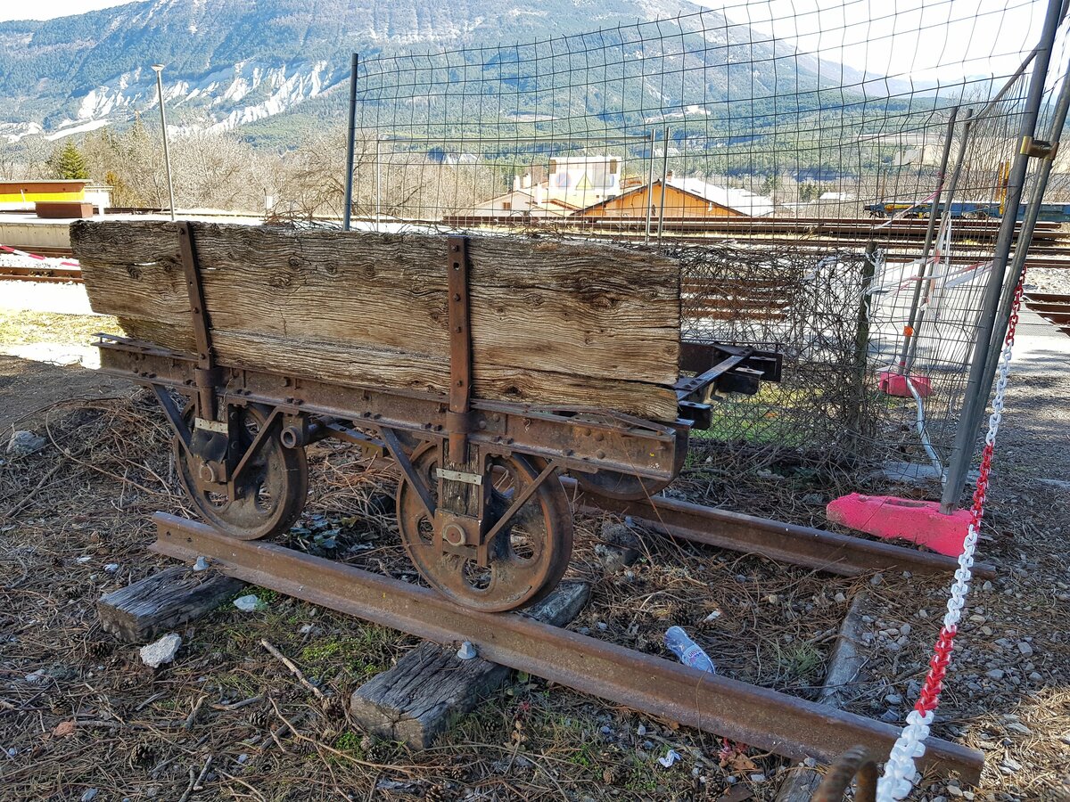 CP_Relikt im Bf. St.André les Alpes : schon länger nicht mehr im Dienst ...  05.03.2023