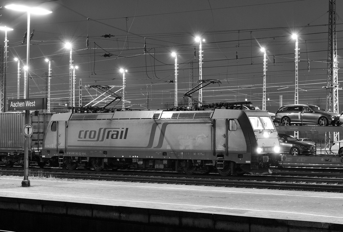 Crossrail 185 592, wartet am Sonntag den 11.12.2016 auf den nächsten Einsatz.