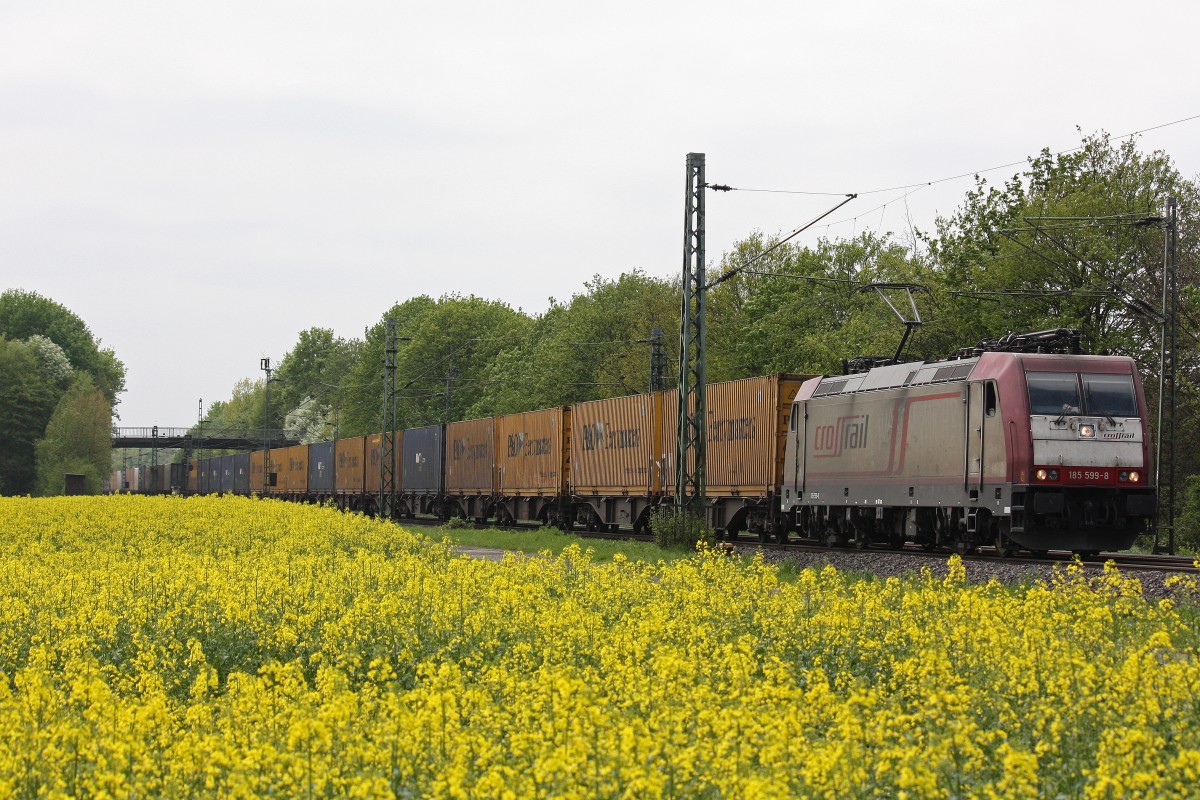 Crossrail 185 599 am 1.5.13 mit einem Containerzug in Menden.