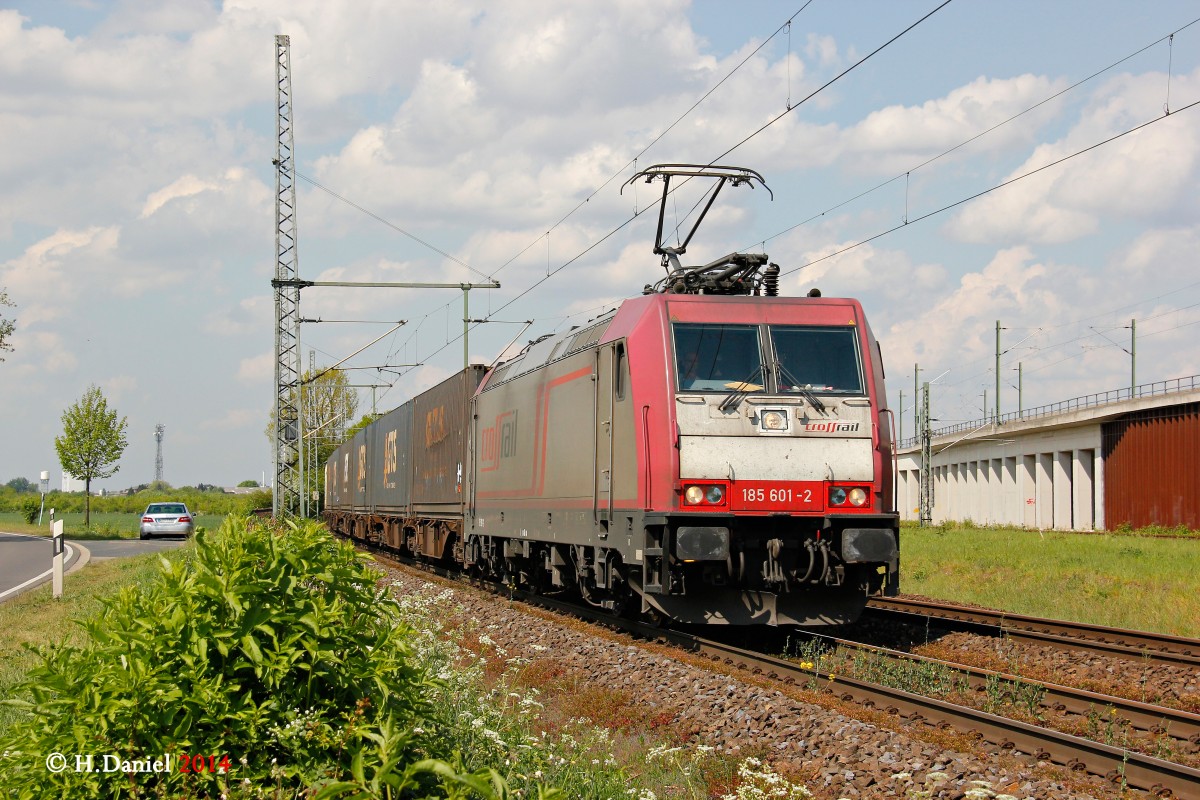 Crossrail 185 601-2 mit einem Containerzug am 23.04.2014 in Köln Porz Wahn.