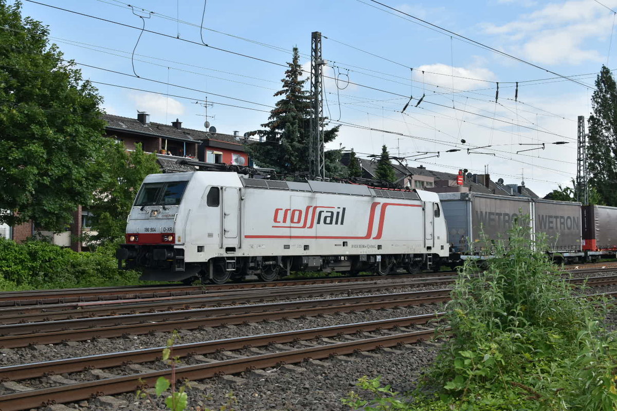 Crossrail 186 904 mit einem Containerzug gen Venlo durch Rheydt Hbf gefahren. 6.6.2019