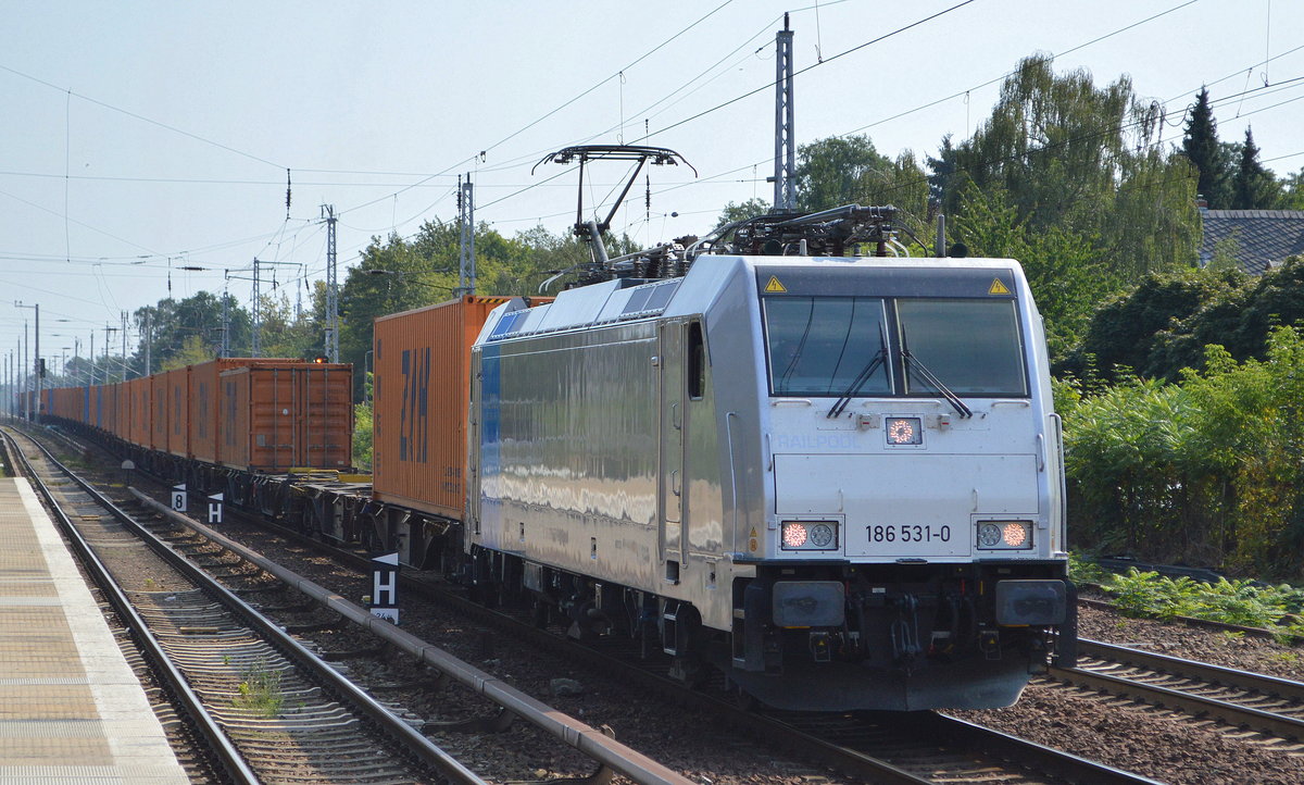 Crossrail AG mit Rpool  186 531-0  [NVR-Nummer: 91 80 6186 531-0 D-Rpool] und Containerzug aus Polen (Container aus China) am 27.08.19 Berlin Hirschgarten.
