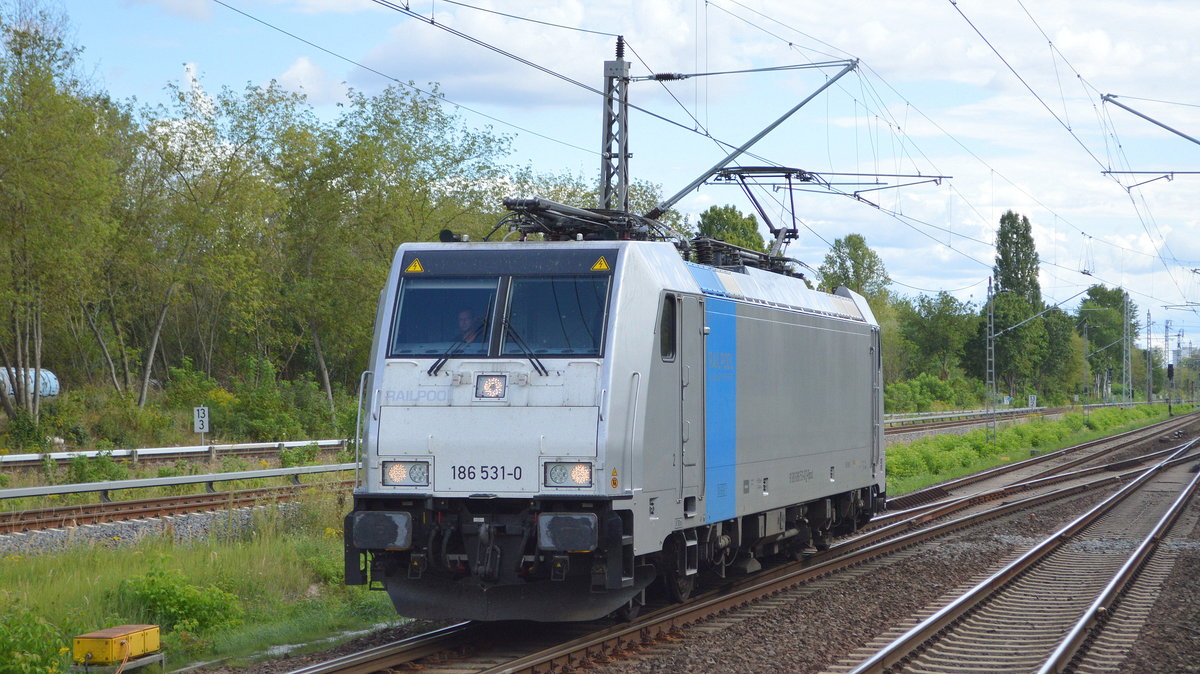 Crossrail AG, Muttenz [CH]  mit der Railpool Lok  186 531-0  [NVR-Nummer: 91 80 6186 531-0 D-Rpool] am 31.08.20 Durchfahrt Bf. Berlin-Hohenschönhausen Richtung Norden.