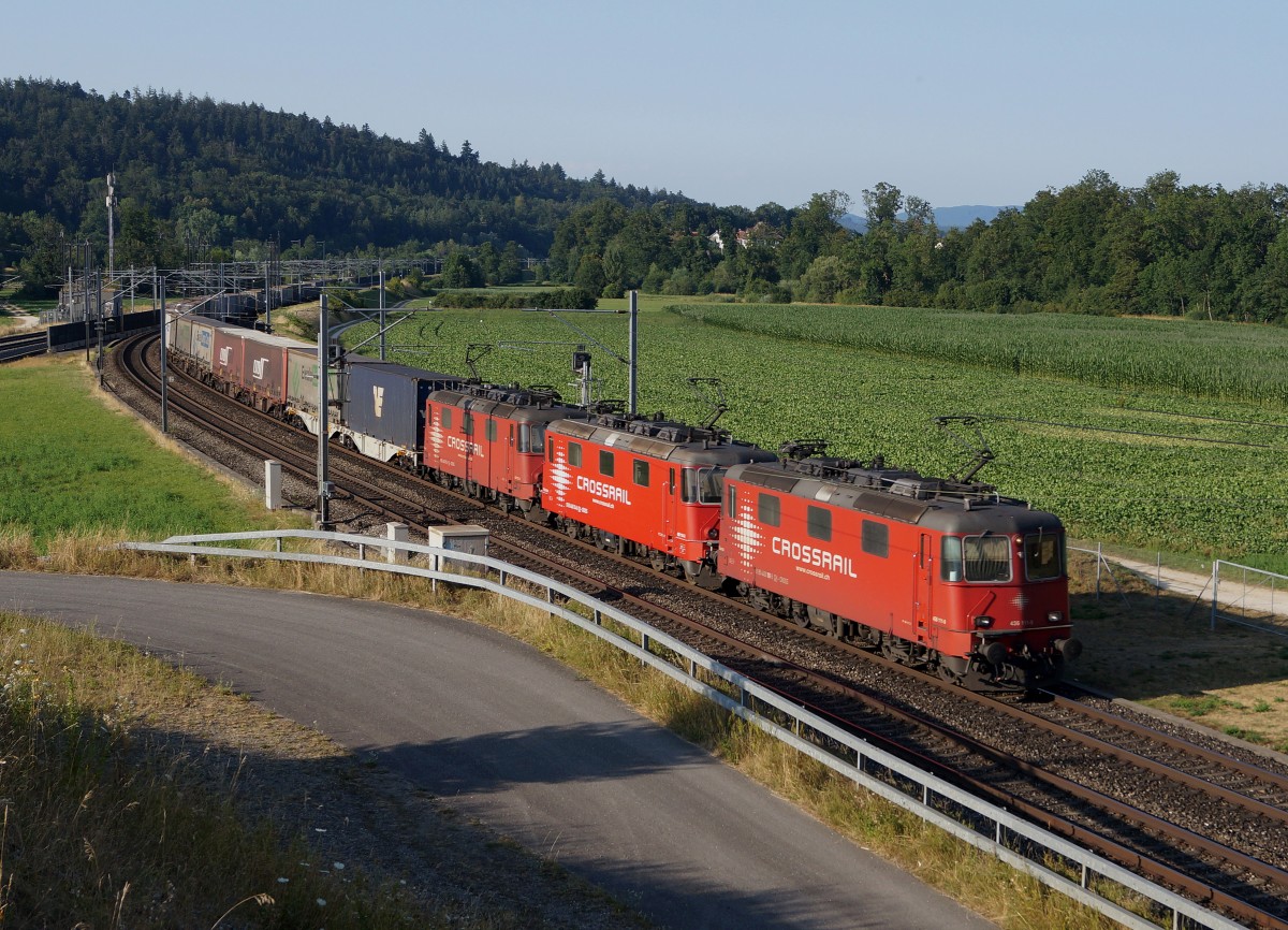 CROSSRAIL: Güterzug mit Dreifachtraktion 436 (ex RM) bei Langenthal am 15. Juli 2015 im Abendlicht. 
Foto: Walter Ruetsch 