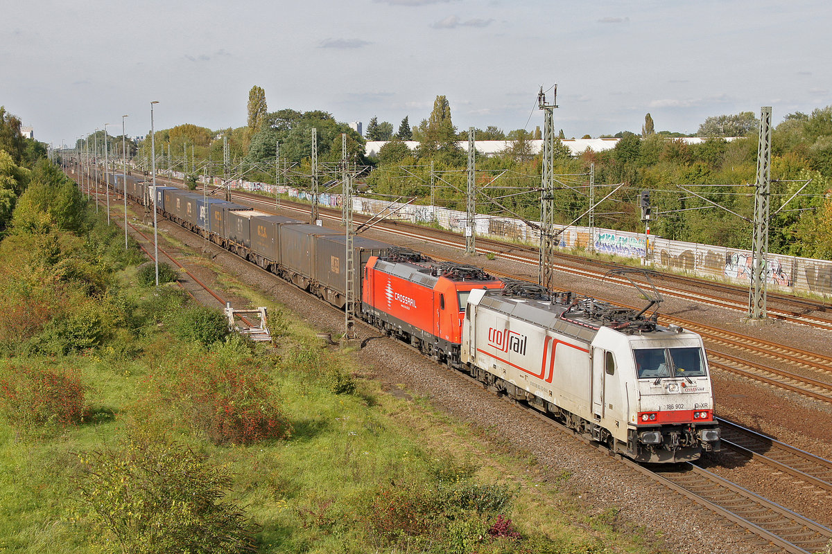 CROSSRAIL Lokomotive 186 902 und Schwesterlok
am 21.09.2017 in Porz am Rhein.