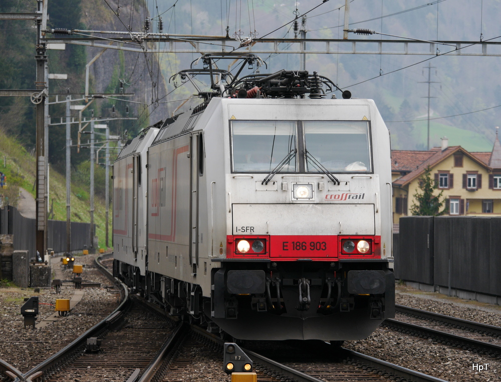 Crossrail - Loks 186 903 und 186 902 bei Rangierfahrt im Bahnhof Goldau am 05.04.2014