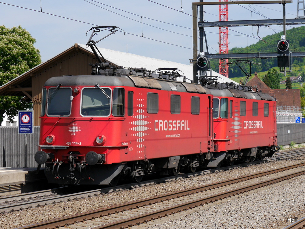 Crossrail - Loks 436 112-7 + 436 114-3 bei der Durchfahrt im BAhnhof Sissach am 05.05.2014
