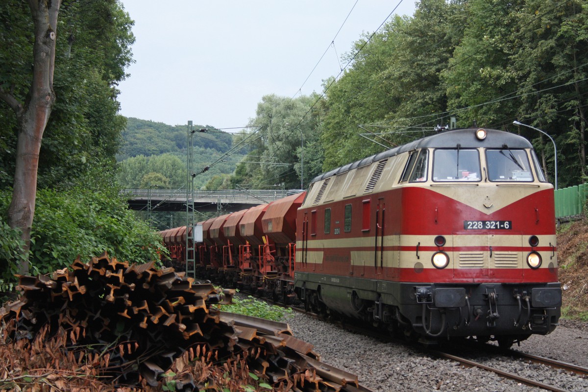 CRS 228 321 am 14.8.13 bei Bauarbeiten zwischen Essen-Werden und Essen-Hügel.