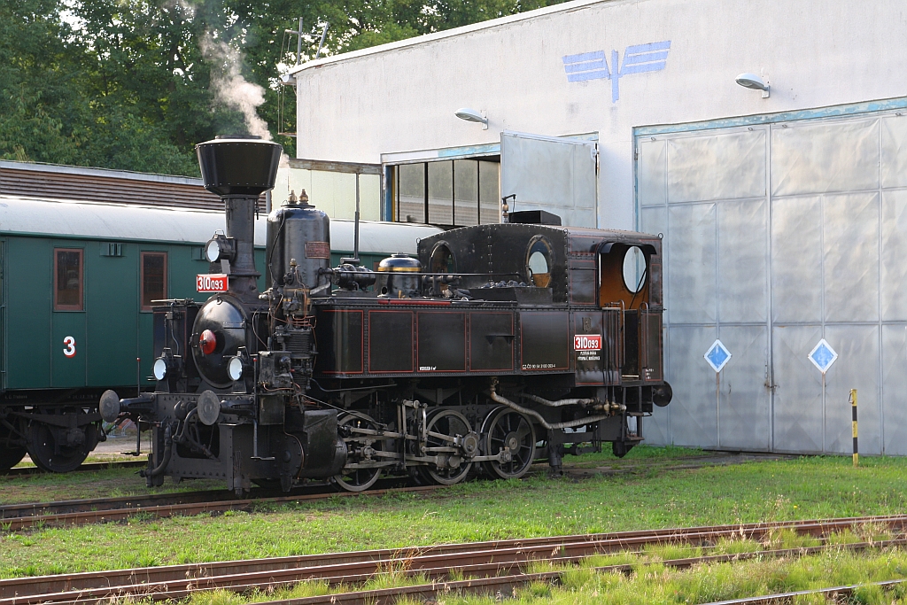 CSD 310 093 (CZ-CD 90 54 3100 093-4) am Morgen des 10.August 2019 im Bahnhof Telc.