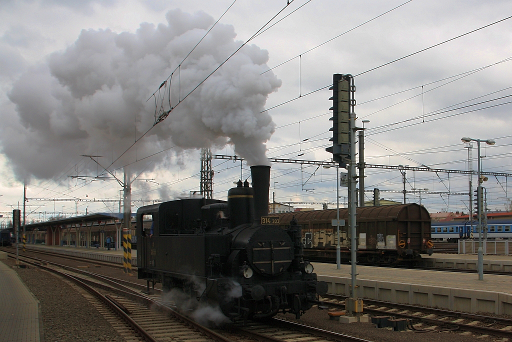 CSD 314 303 (CD 90 54 3143 003-2) am 06.April 2019 im Bahnhof Olomouc hl.n..