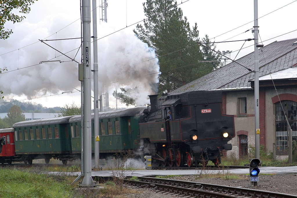 CSD 423 009  (CD 90 54 4230 009-1) am 05.Oktober 2019 mit dem Os 11805 nach Slatinany beim ehemaligem Betriebswerk im Bahnhof Chocen.