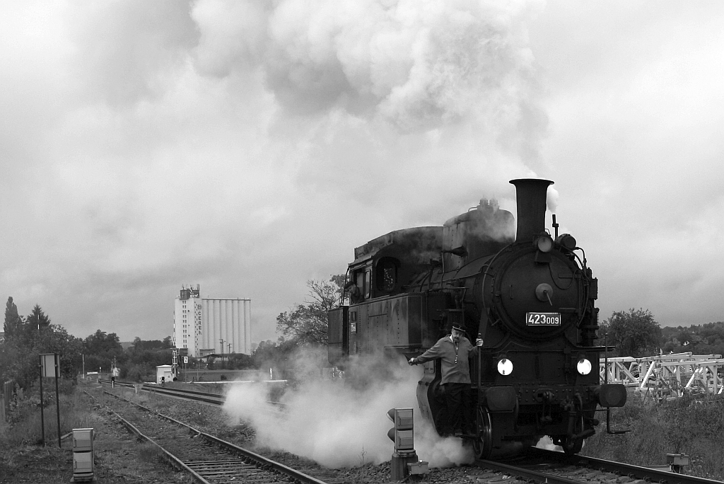 CSD 423 009 (CD 90 54 4230 009-1) am 05.Oktober 2019 beim Verschub im Bahnhof Slatinany.