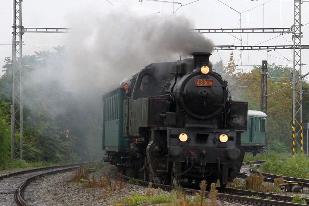 CSD 433 001 (CD 90 54 3 991 007-6) fährt am 07.September 2019 als LP mit dem Wagensatz für den Os 11958 nach Oslavany in Bahnhof Brno Dolni nadrazi ein.