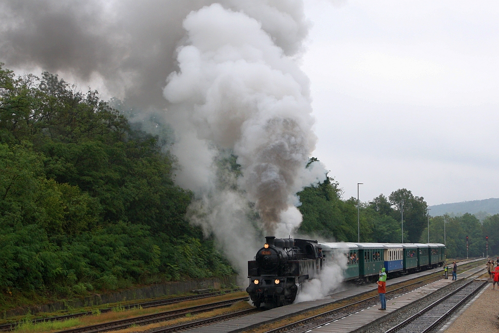 CSD 433 001 (CD 90 54 3 991 007-6) fährt am 07.September 2019 mit dem Os 11958 (Brno Dolni nadrazi - Oslavany) aus dem Moravske Branice.