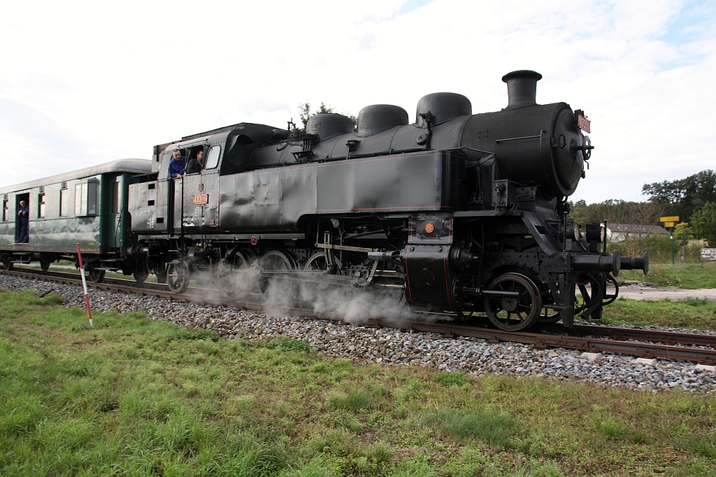 CSD 433 001 (CD 90 54 3 991 007-6) am 27.September 2025 vor dem Os 14660 (Breclav - Lednice)
zwischen Postorna und Charvatska Nova Ves beim Strecken-Km 3,0.