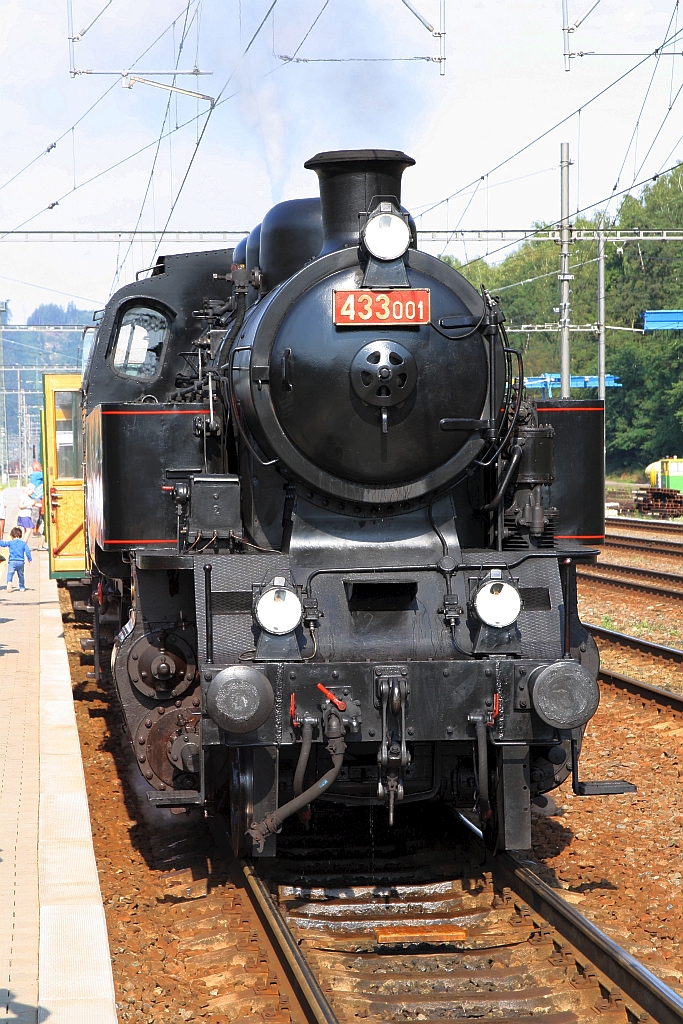 CSD 433 001 (CZ-CD 90 54 3 991 007-6) am 21.Juli 2018 abfahrbereit mit dem Os 20015 (Ceska Trebova - Hanusovice) im Bahnhof Usti nad Orlici.