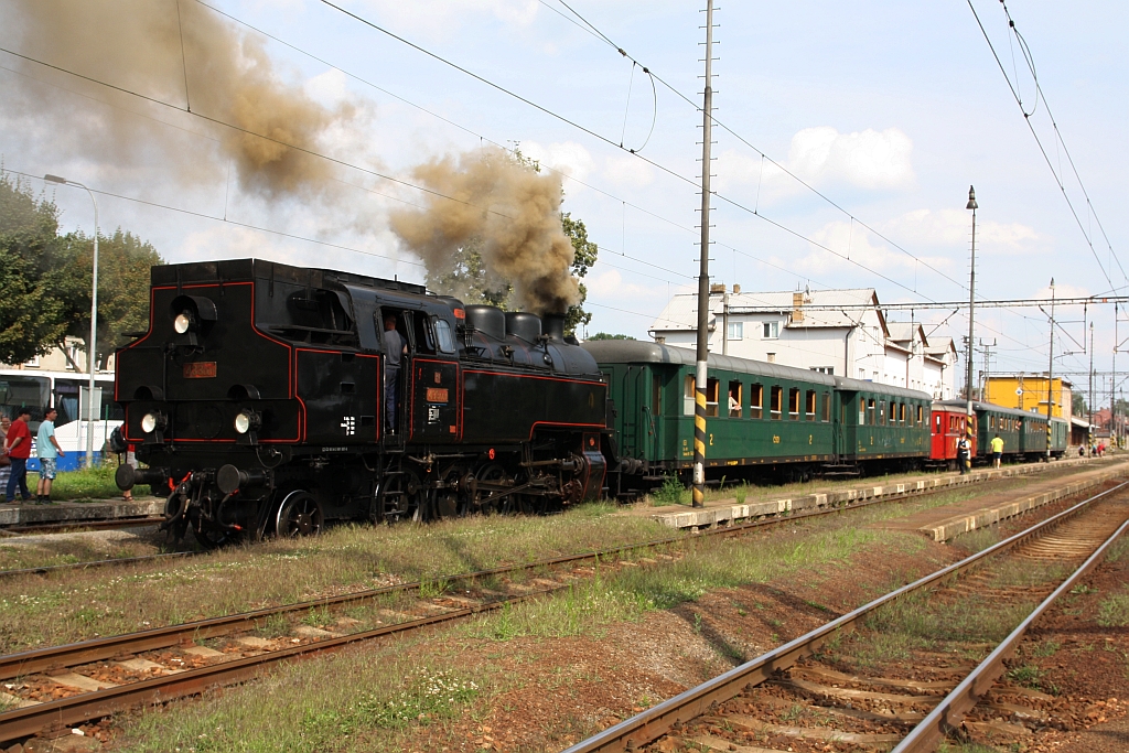 CSD 433 001 (CZ-CD 90 54 3 991 007-6) am 21.Juli 2018 mit dem Os 20016 (Hanusovice - Ceska Trebova) im Bahnhof Letohrad.