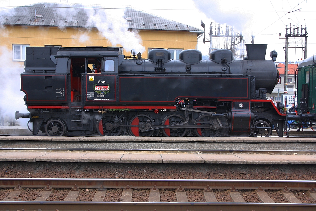 CSD 433 002 (UIC-Nr. CZ-CD 90 54 4330 002-5) am 01.Dezember 2018 im Bahnhof Vsetin.