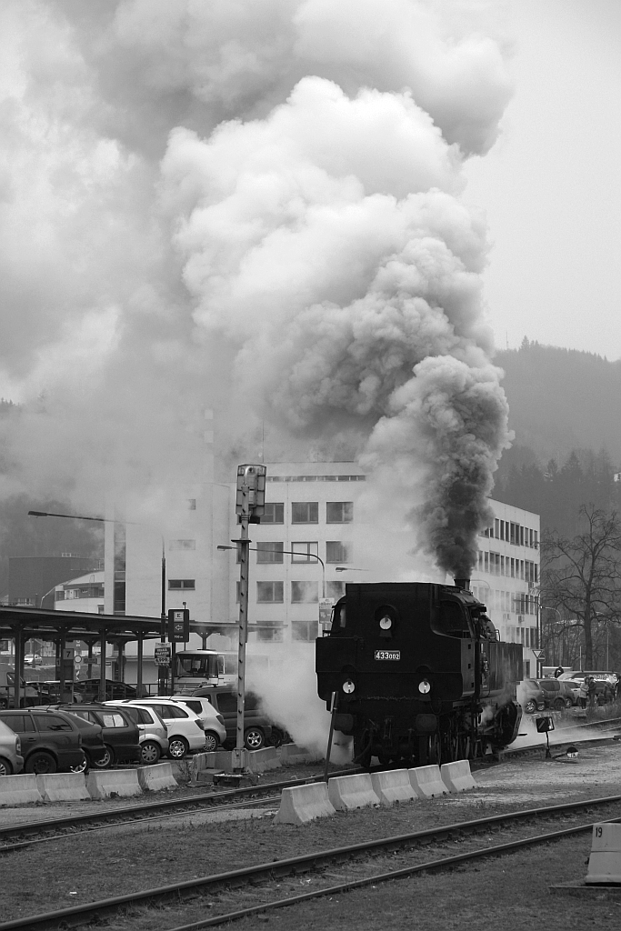 CSD 433 002 (UIC-Nr. CZ-CD 90 54 4330 002-5) am 01.Dezember 2018 im Bahnhof Vsetin.