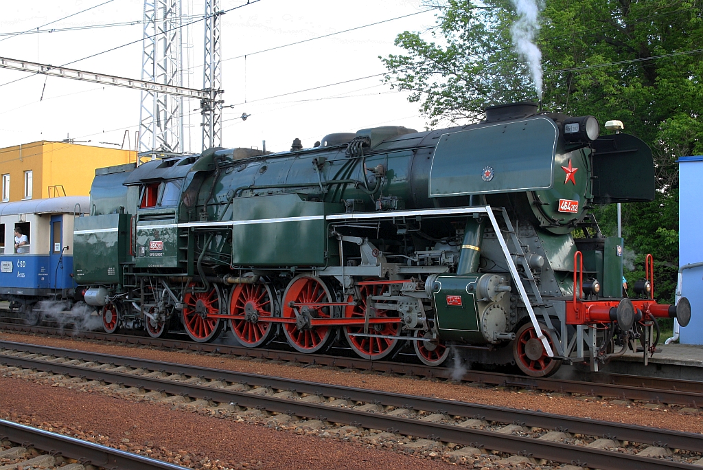 CSD 464 202 (CD 90 54 4642 002-8) am 11.Mai 2019 im Bahnhof Zajeci.