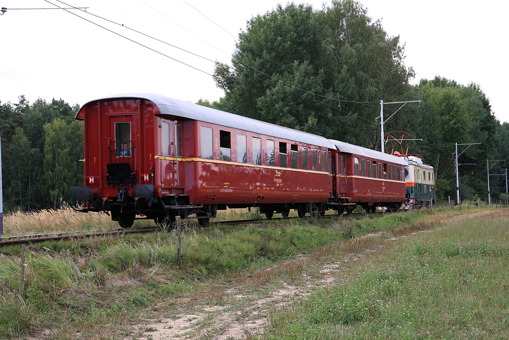 CSD E422 0003 (CD 100 003-3) am 25.August 2018 mit dem Os 28412 (Tabor - Bechyne) bei der Haltestelle Vsechlapy.