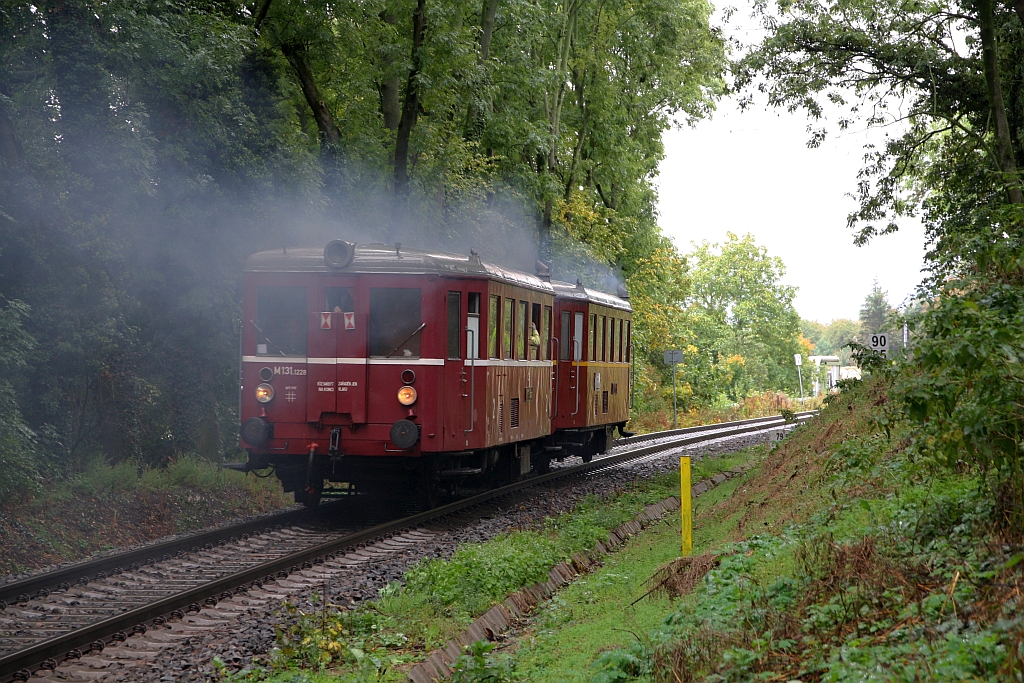 CSD M131.1228 und M131.1133 (CD 801 133) am 05.Oktober 2019 als Os 11819 (Chrudim mesto - Slatinany) kurz nach der Ausfahrt aus dem Bahnhof Chrudim.