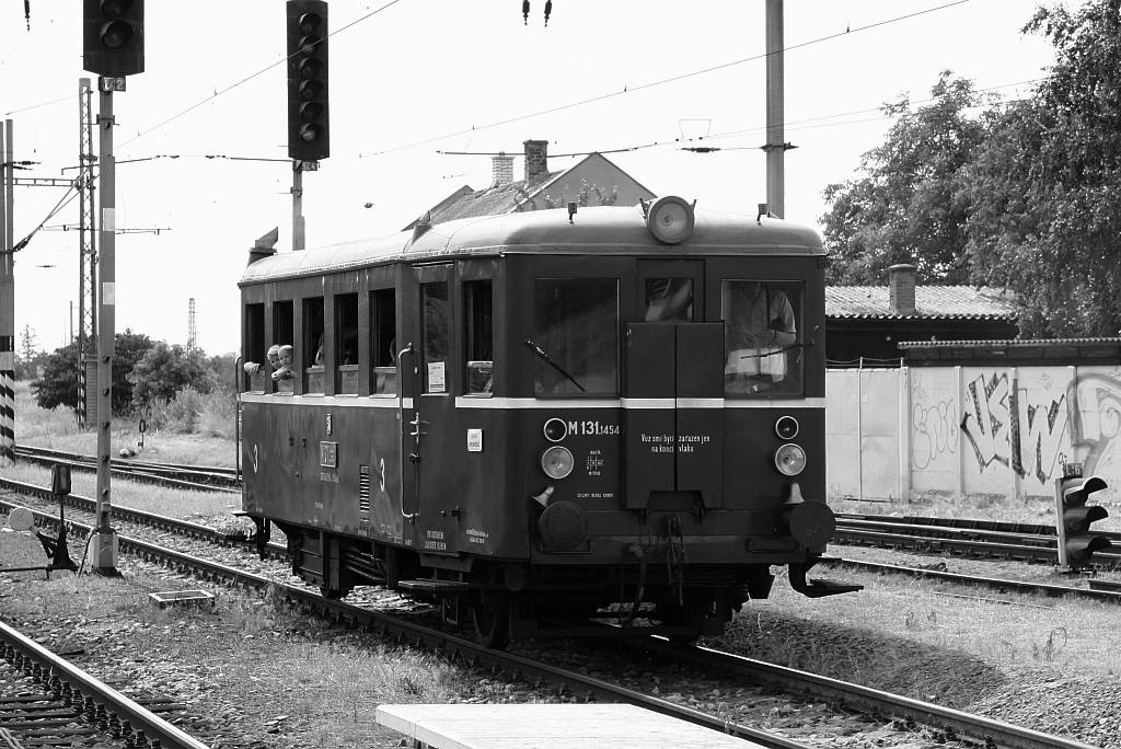CSD M131.1454 fährt am 20.Juli 2019 als Os 10986 (Kromeriz - Tovacov) aus dem Bahnhof Kojetin.