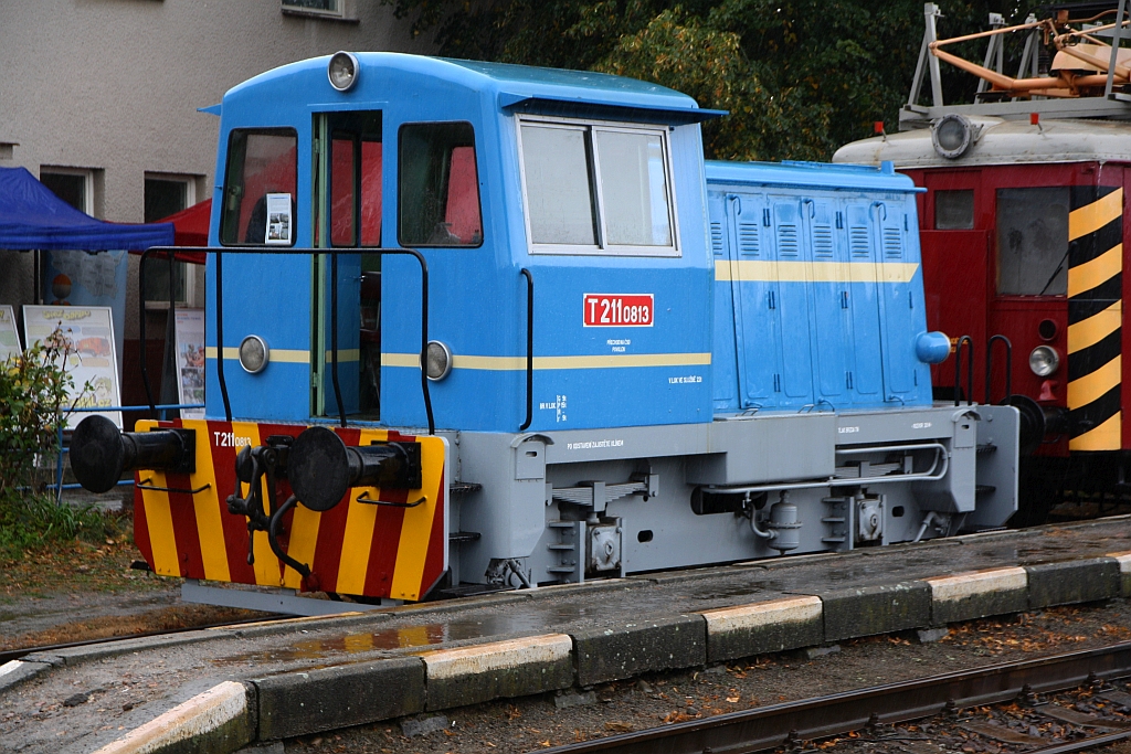 CSD T211.0813, ausgestellt anlässlich der Feierlichkeiten  120 Jahre Chrudimsky Lokalbahn , am verregnetem 05.Oktober 2019 im Bahnhof Chrudim mesto.