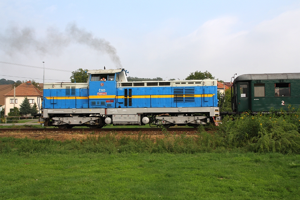 CSD T466 0007 (CD 735 007-7) am 08.September 2018 als letztes Fahrzeug des Sonderzuges von Uherske Hradiste nach Uhersky Brod beim Bahnhof Hradcovice.