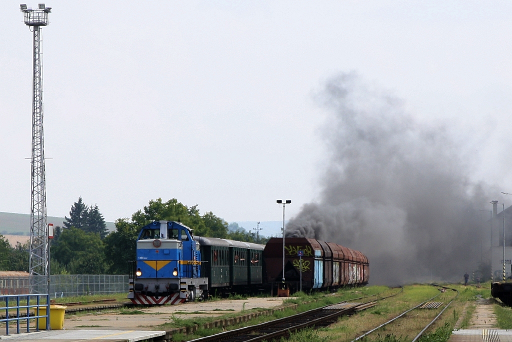 CSD T466 0007 (CD 735 007-7) fährt am 08.September 2018 mit dem Os 11054 (Uhersky Brod - Uherske Hradiste) in den Bahnhof Kunovice ein.