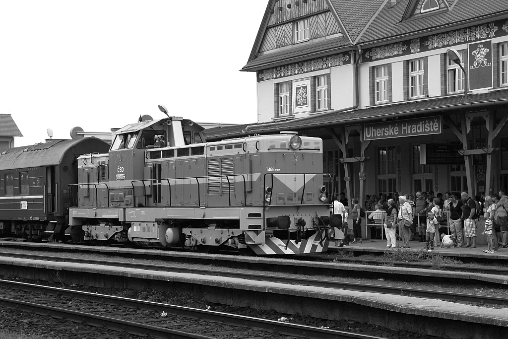 CSD T466 0007 (CD 735 007-7) am 08.September 2018 vor dem Os 11057 nach Uhersky Brod im Bahnhof Uherske Hradiste.