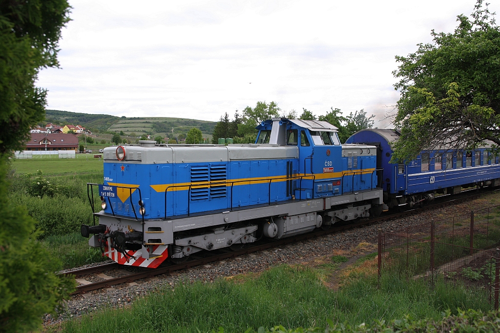CSD T466 0007 (CD 735 007-7) fährt am 11.Mai 2019 mit dem Os 11912 (Hodonin - Zajeci) aus dem Bahnhof Boretice.