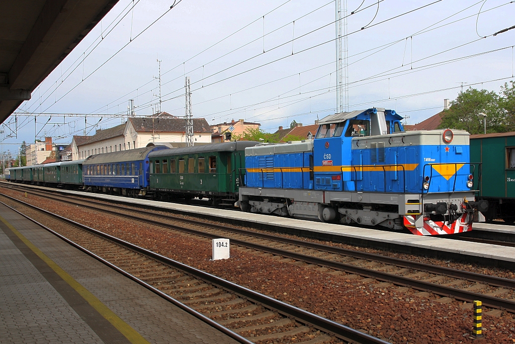 CSD T466 0007 (CD 735 007-7) am 11.Mai 2019 mit dem Os 11918 nach Brno dolni n. via Breclav im Bahnhof Hodonin.