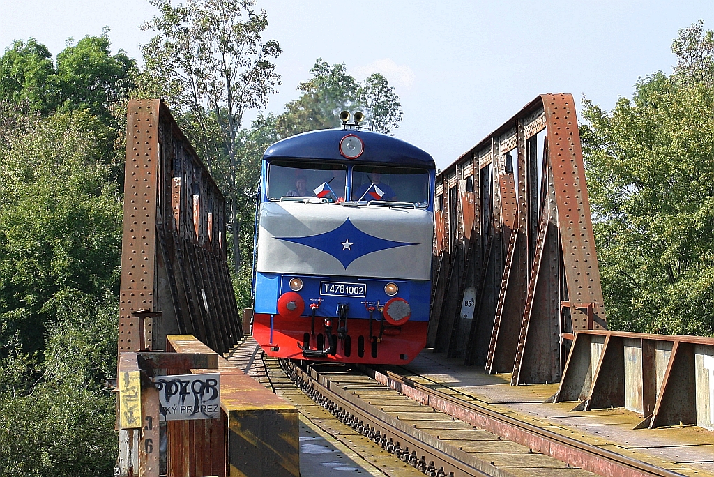 CSD T478 1002 am 15.September 2018 als Os 24521 (Lednice - Breclav) auf der Brücke über die alte Thaya (Stara Dyje) bei Breclav.