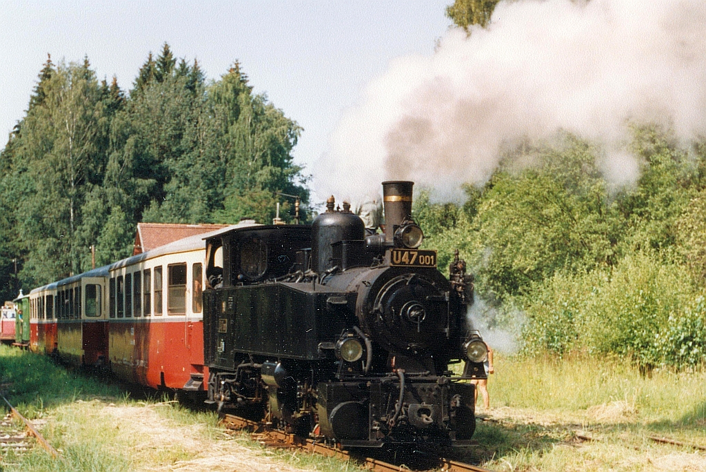 CSD U47 001 (B'B n4vt, ex SDZ 391, Hersteller Henschel, Baujahr 1906, Fabriknummer 7930) am 03.Juli 1993 im Bahnhof Lovětín. - Scan vom Fotopositiv.