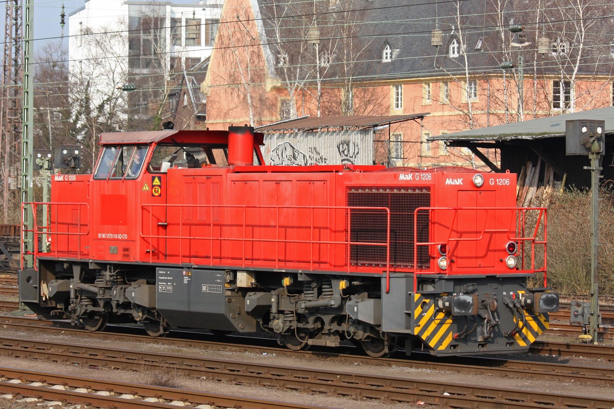 CTD 275 110 (Im Einsatz bei der TWE) rollte am 3.4.13 zur Abstellung in Dsseldorf-Rath.